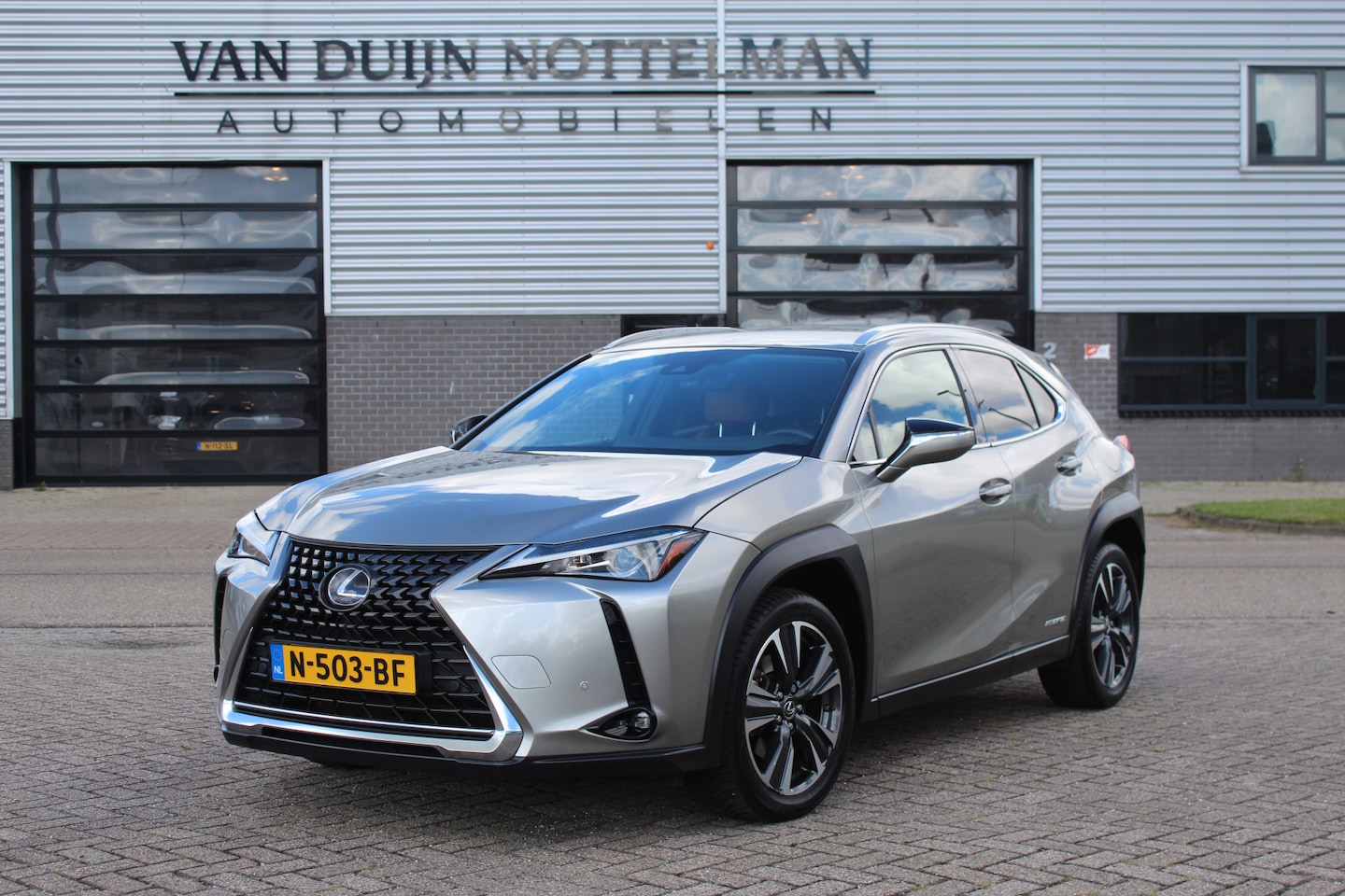 Lexus UX - 250h Luxury Line / Carplay / Camera / Leer - AutoWereld.nl