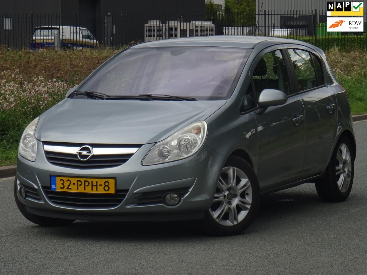 Opel Corsa - 1.4-16V Cosmo 5DRS NAP/CLIMA/CRUISE/PDC/NW APK - AutoWereld.nl