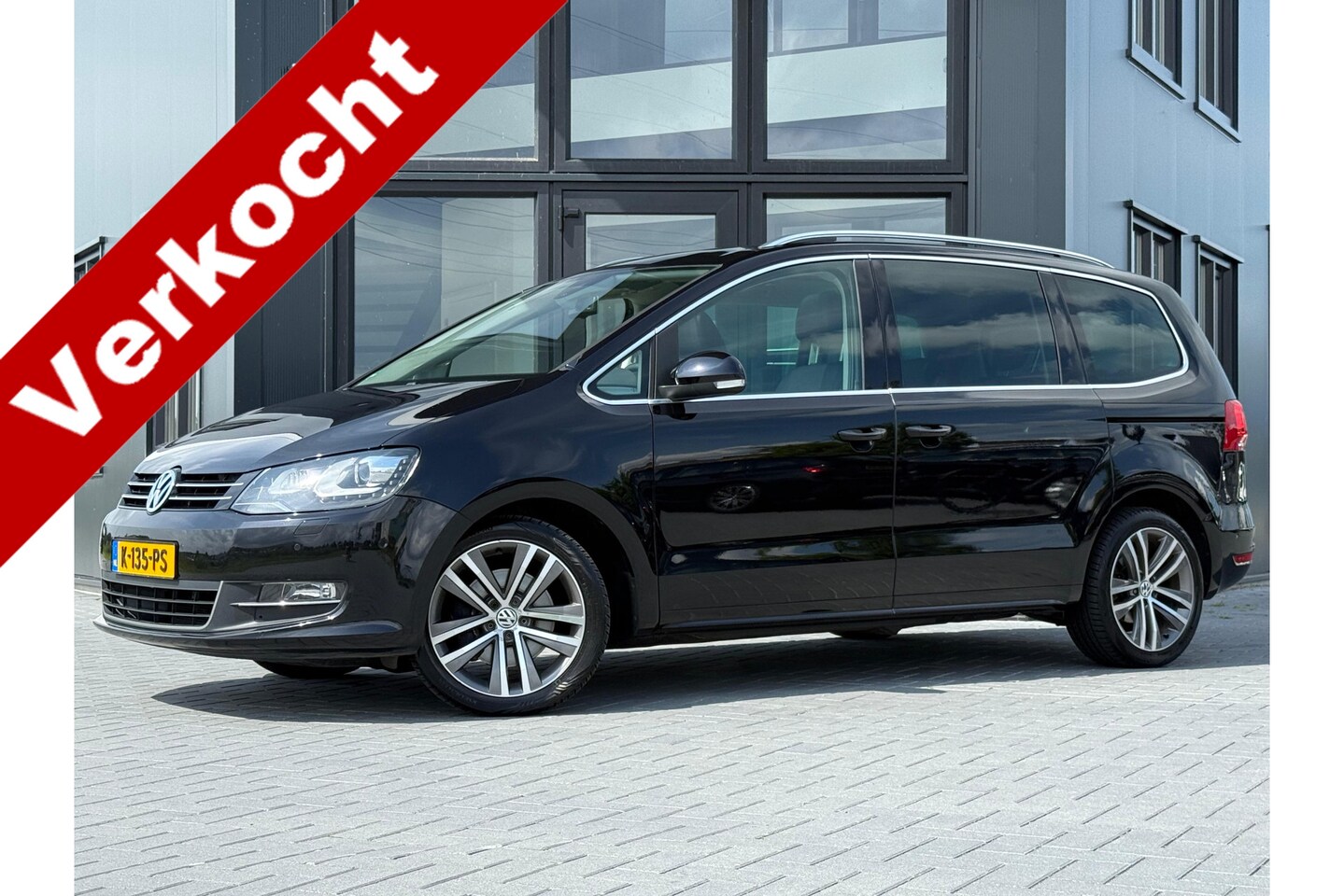 Volkswagen Sharan - 2.0 TSI Highline 7p. Leer | Full option| Trekhaak | Nwe beurt & APK - AutoWereld.nl
