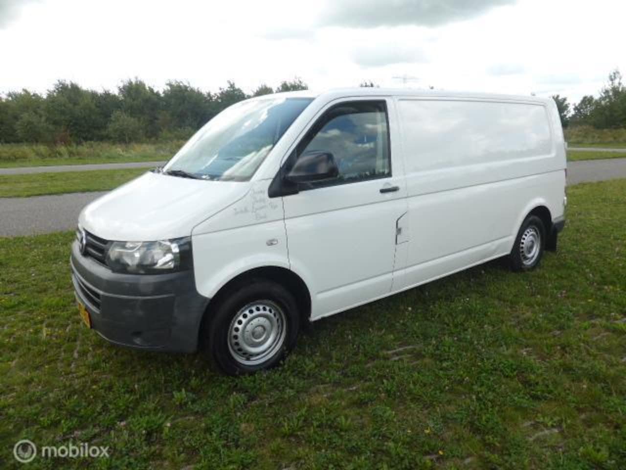 Volkswagen Transporter - 2.0 TDI L2H1 2.0 TDI L2H1 - AutoWereld.nl