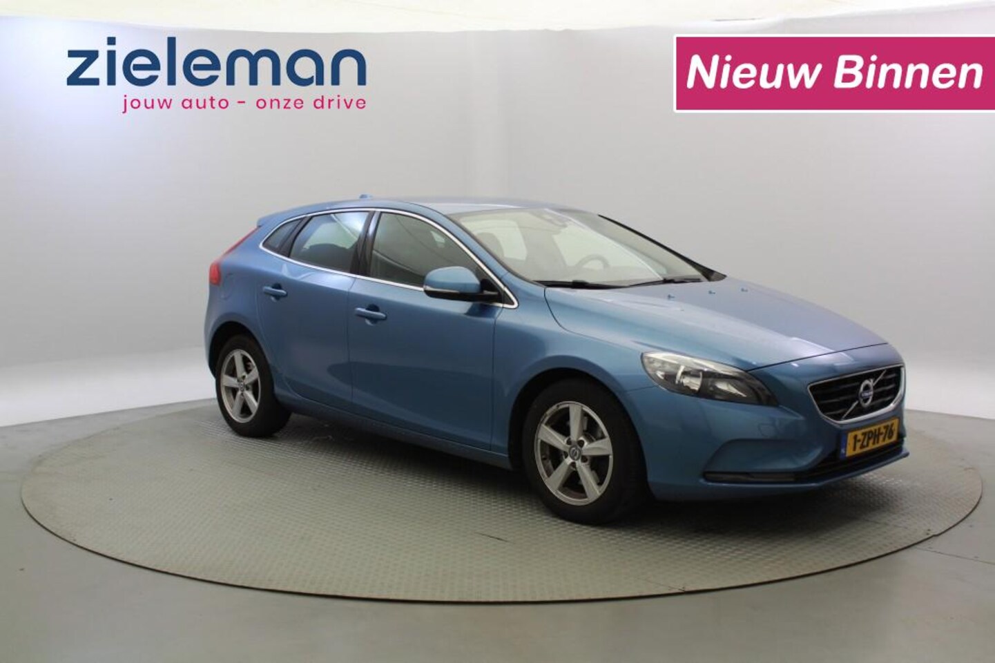 Volvo V40 - 1.6 T2 Momentum - Navi, Camera, Half Leer, PDC - AutoWereld.nl