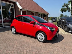Toyota Aygo - 1.0 VVT-I X-PLAY 5-DRS CAMERA/AIRCO/RADIO/CARPLAY/ ENZ