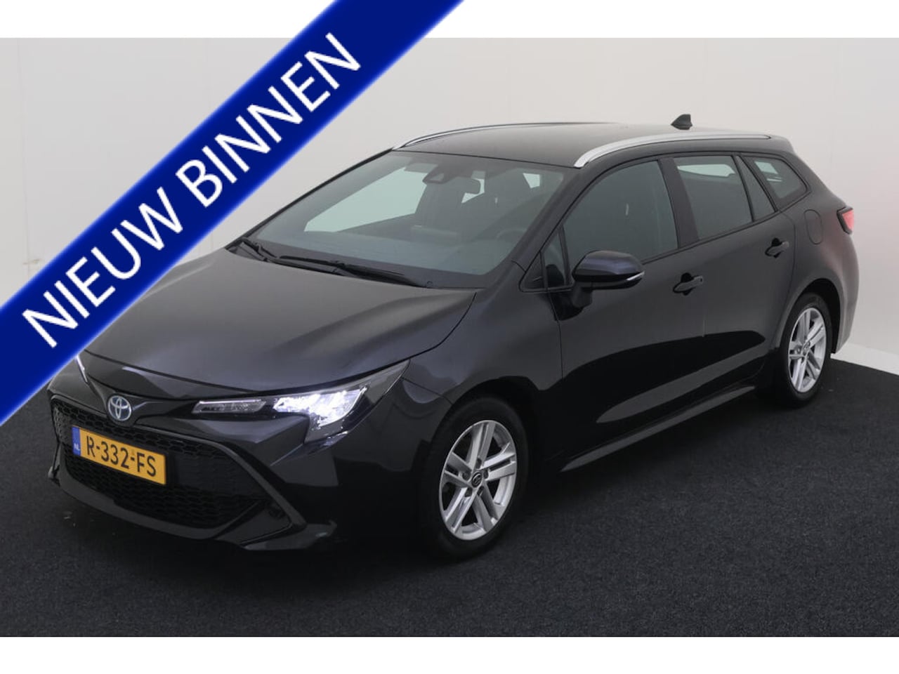 Toyota Corolla Touring Sports - 1.8 Hybrid Business NL AUTO | CAMERA | CARPLAY - AutoWereld.nl