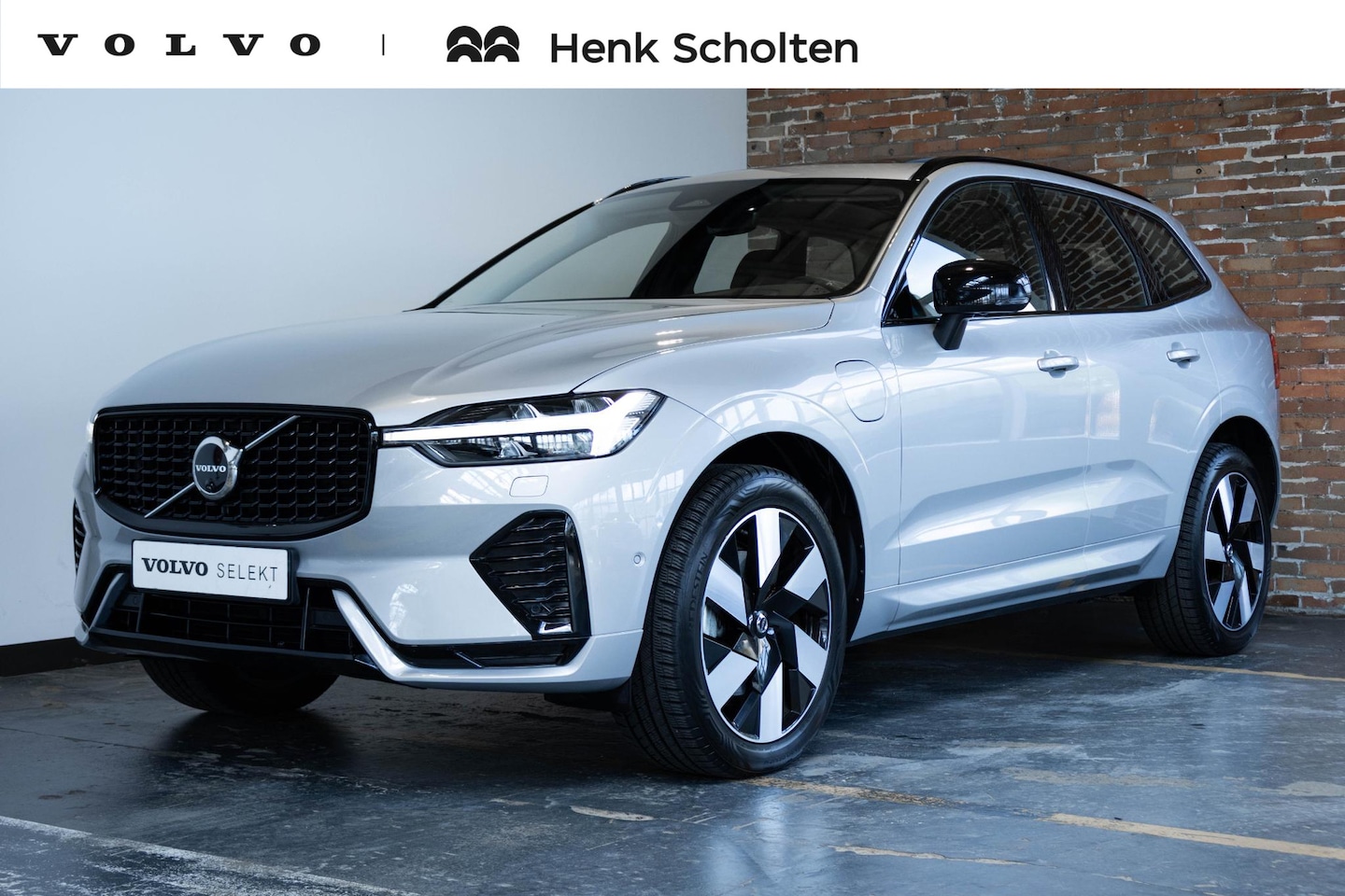 Volvo XC60 - T6 Plug-in hybrid AWD Ultra Dark | Stoelverwarming | Stuurwielverwarming | Head Up Display - AutoWereld.nl