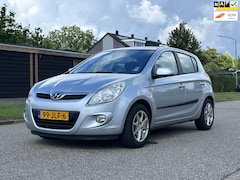 Hyundai i20 - 1.4i DynamicVersion 1e Eigenaar*5DR*Airco*Trekhaak*NAP*20-06-2026 APK*LM velgen