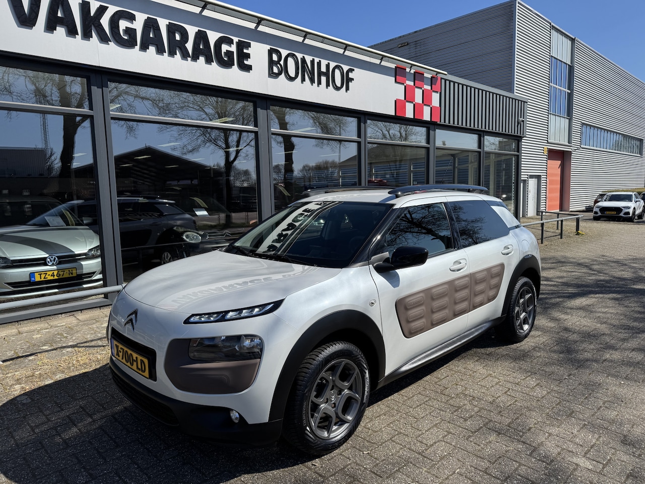 Citroën C4 Cactus - 1.2 PureTech Shine CAMERA-CRUISE-TREKHAAK - AutoWereld.nl