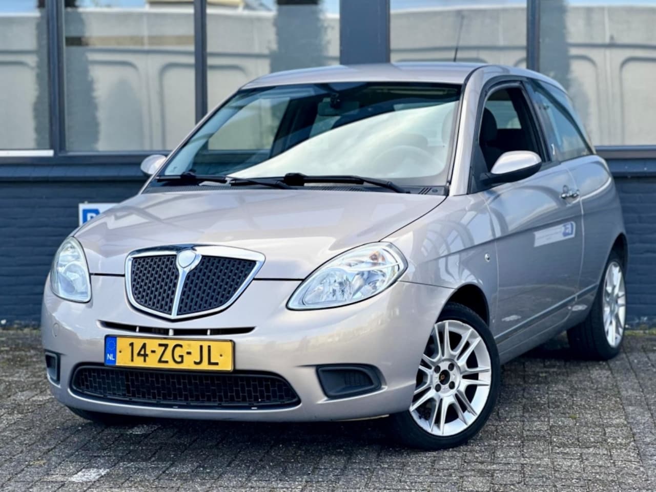 Lancia Y(psilon) - Ypsilon 1.4-16V Oro - AutoWereld.nl