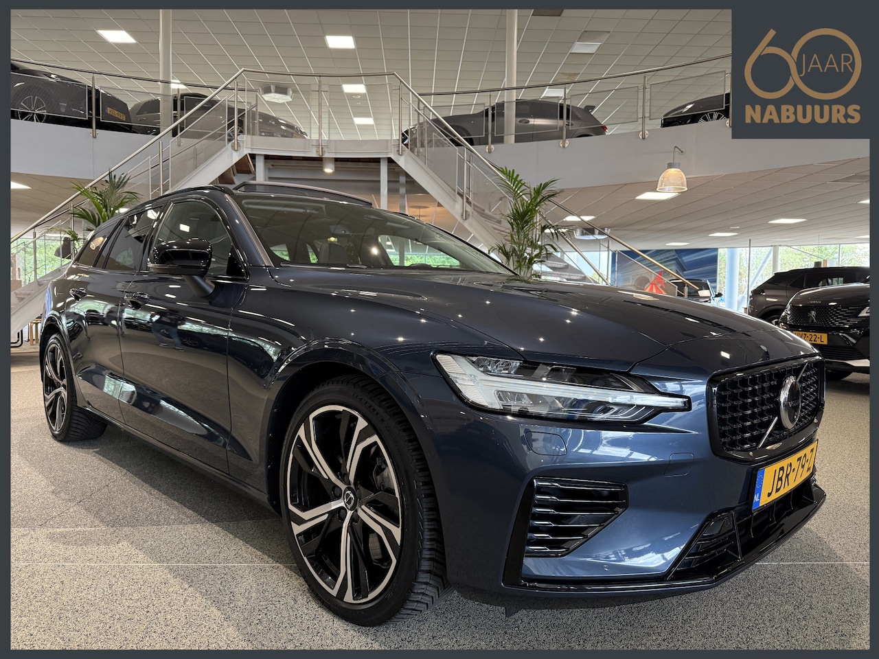 Volvo V60 - 2.0 T8 455pk Plug-in hybrid AWD Ultra Dark, Pano, 360cam - AutoWereld.nl