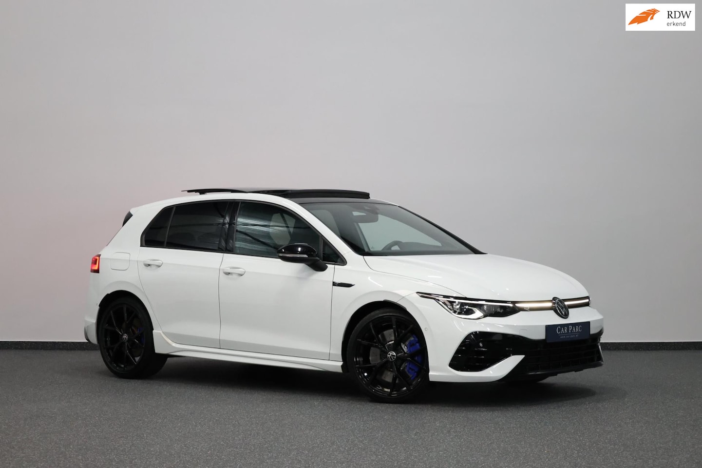 Volkswagen Golf - 2.0 TSI R 4Motion 320+PK AKRAPOVIC/IQ+LED/VIRTUAL/PANO/LEER+S.VERKOELING+MEMORY/19"/CAM/LI - AutoWereld.nl