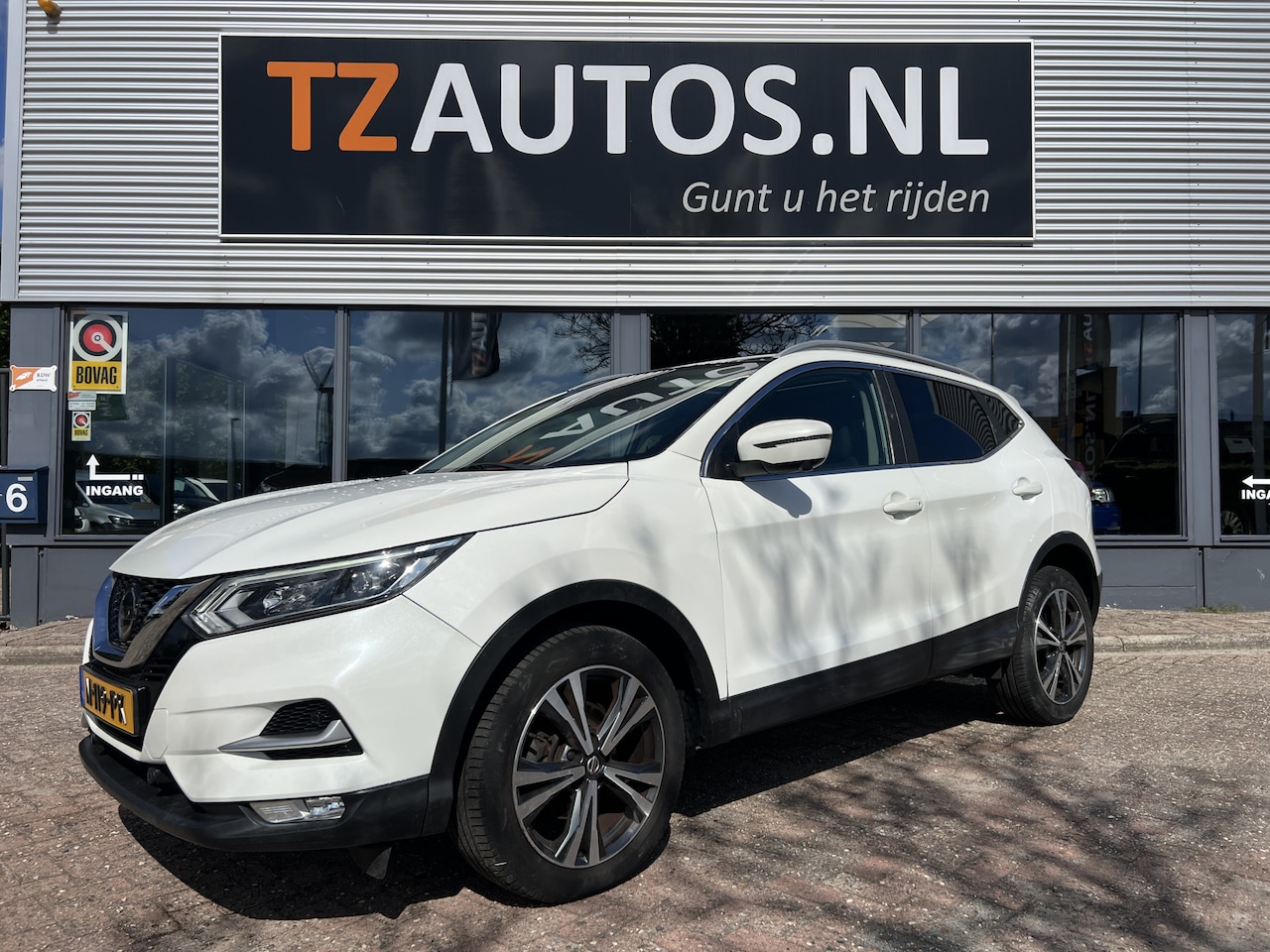 Nissan Qashqai - 1.2 N-Connecta Pano/Navi/Camera - AutoWereld.nl