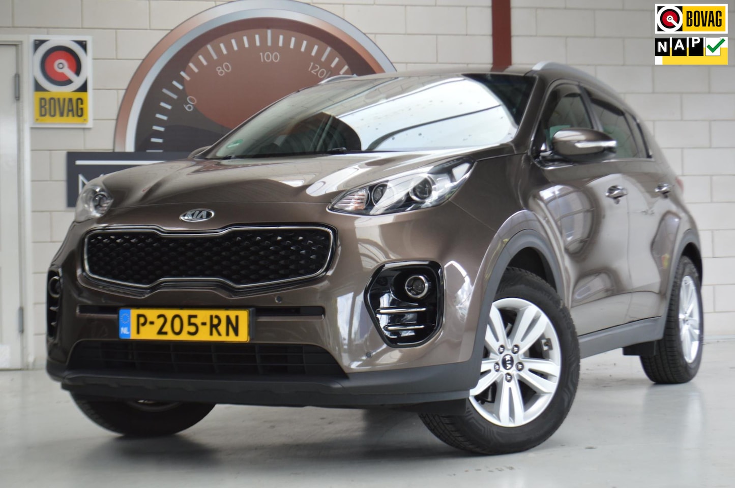 Kia Sportage - 1.6 GDI ExecutiveLine LEDER, TREKHAAK, ALL-SEASON, GARANTIE - AutoWereld.nl