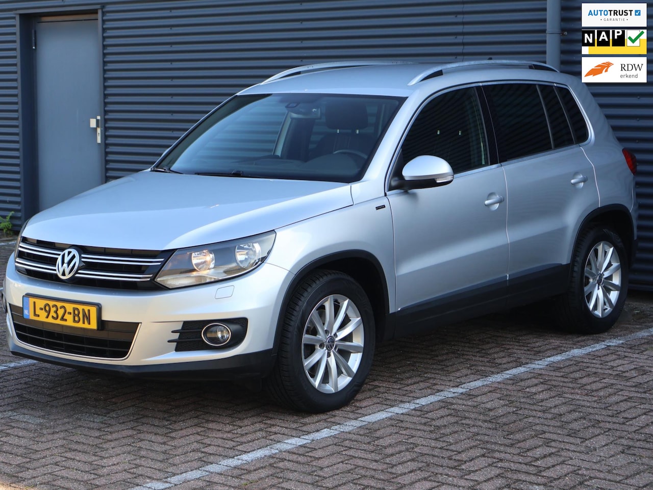 Volkswagen Tiguan - 1.4 TSI Lounge Edition|Carplay|Cruise|Cam|Nav|Climate|PDC|Automaat - AutoWereld.nl