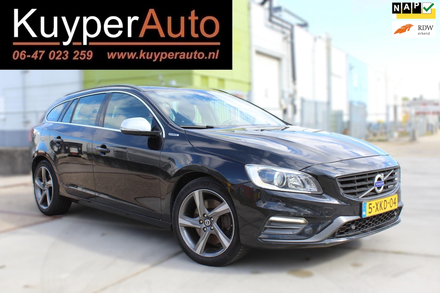 Volvo V60 - 2.4 D6 AWD Plug-In Hybrid R-Design 4 wheel vol leder trekhaak multimedia voorb - AutoWereld.nl