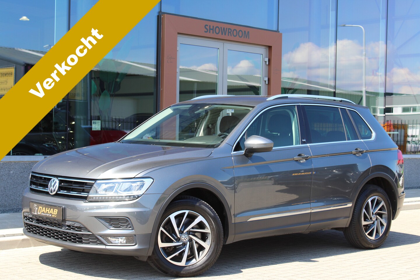 Volkswagen Tiguan - 2.0 TSI 180PK 4Motion DSG Sound | Navi | ACC | Apple Carplay - AutoWereld.nl