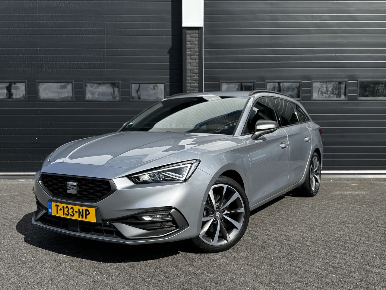 SEAT Leon Sportstourer - 1.5 eTSI 150PK FR Business Intense Automaat | Navi | Camera | ACC | Beats | PDC | €22.900, - AutoWereld.nl