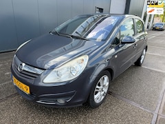 Opel Corsa - 1.4-16V Cosmo / 1 JAAR APK / NAP / AIRCO / 5DRS / 2 SLEUTELS / MOTOR 100% / MEENEEM PRIJS