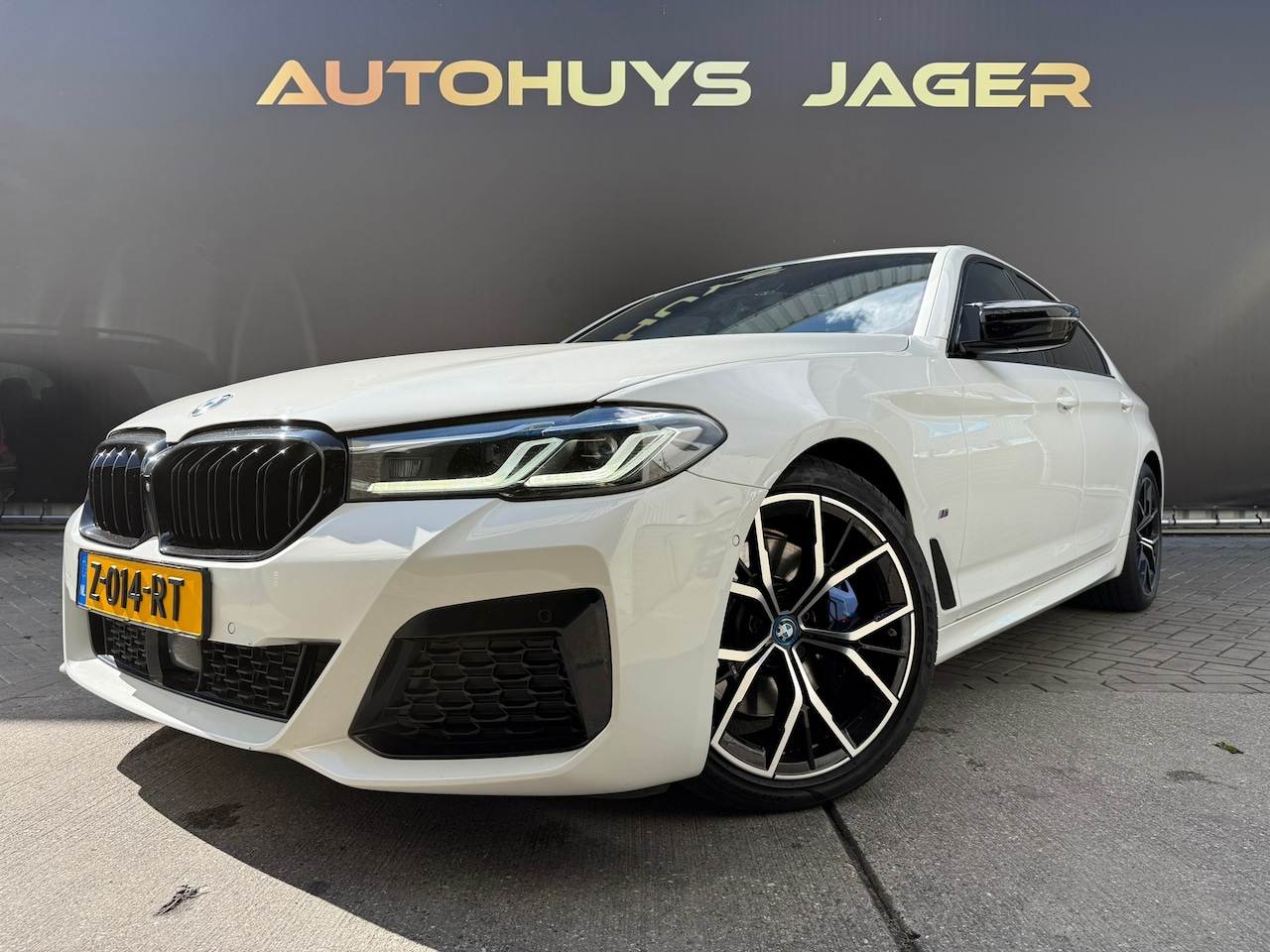 BMW 5-serie - 540i xDrive |Pano|Leder|360|Verkoeling|M-Pakket|Softclose - AutoWereld.nl