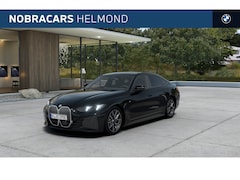 BMW i4 - eDrive35 M Sport / Achteruitrijcamera / Active Cruise Control / Stoelverwarming / Parking