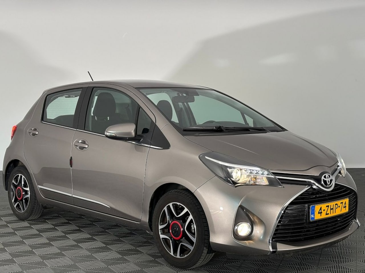 Toyota Yaris - 1.0 VVT-i Aspiration 5-drs | ECC | CAMERA | VELGEN - AutoWereld.nl
