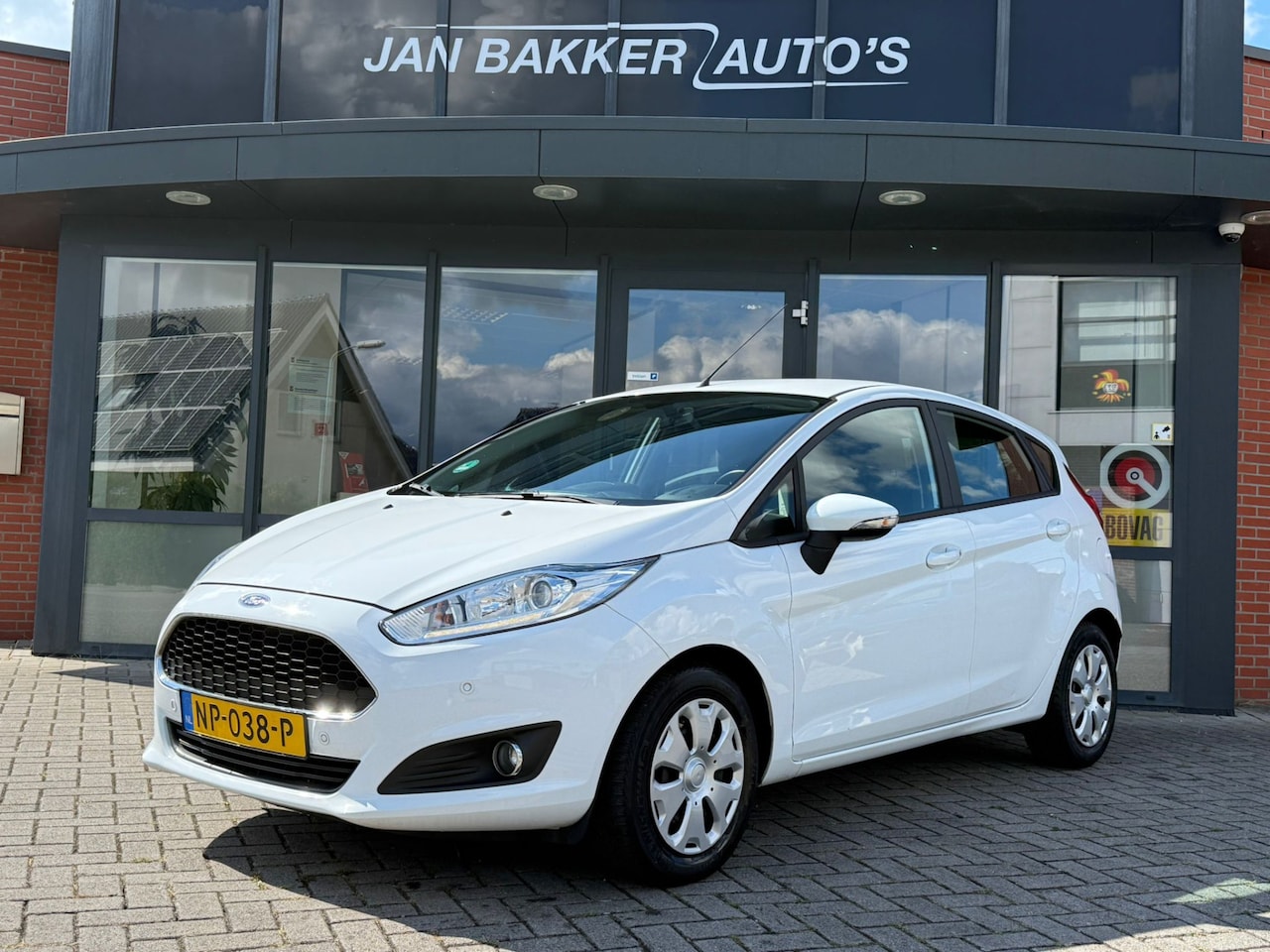 Ford Fiesta - 1.5 TDCi Style Ultimate Lease Edition ✅ Navigatie ✅ Park sensoren ✅ Airco ✅ CruiseControl - AutoWereld.nl