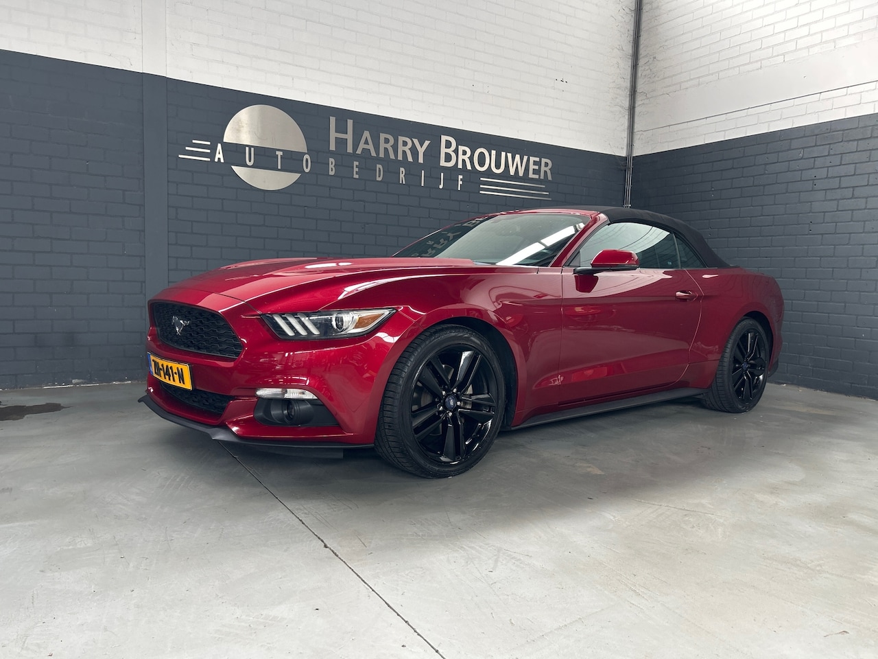 Ford Mustang Convertible - 2.3 automaat, 315 PK, zeer mooie staat auto. - AutoWereld.nl