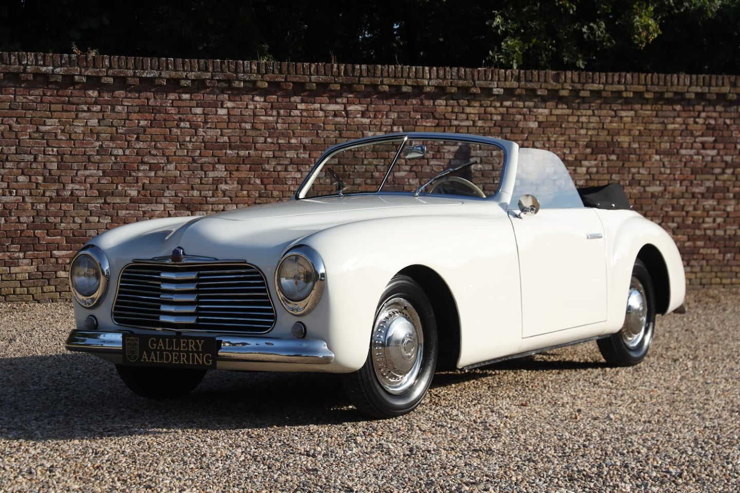 Simca 8 - Sport Cabriolet An extensive restoration of the bodywork and rebuilt, A beautiful and dist - AutoWereld.nl