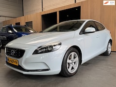 Volvo V40 - 2.0 D2 Nordic+ Airco|Cruise|Trekhaak APK