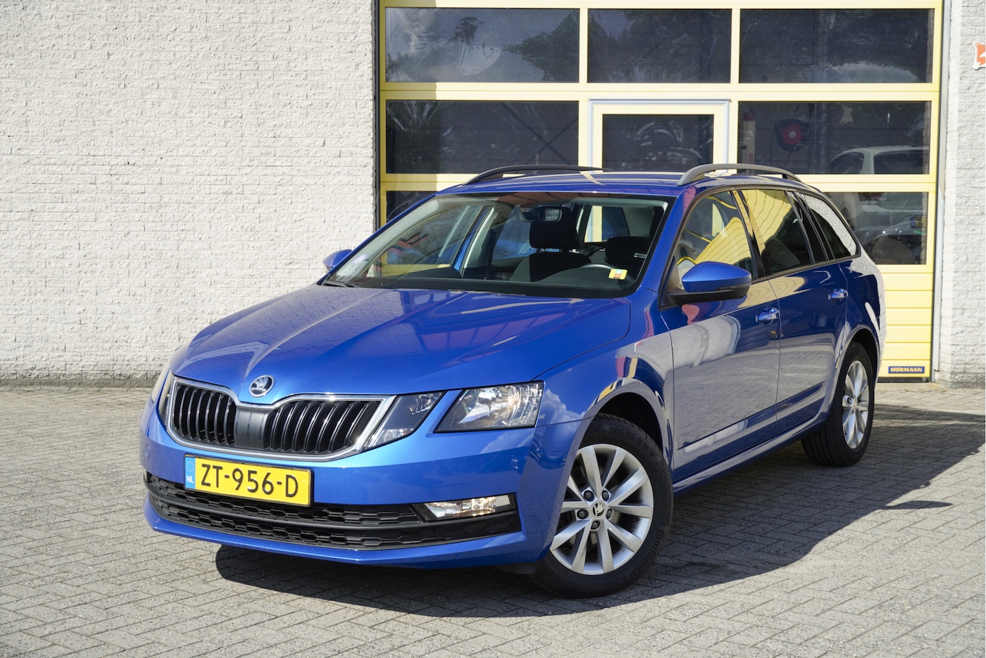 Skoda Octavia Combi - 1.5 TSI 150PK! Ambition Business BJ2019 Lmv 16" | Pdc | Navi | Trekhaak | Achteruitrijcame - AutoWereld.nl