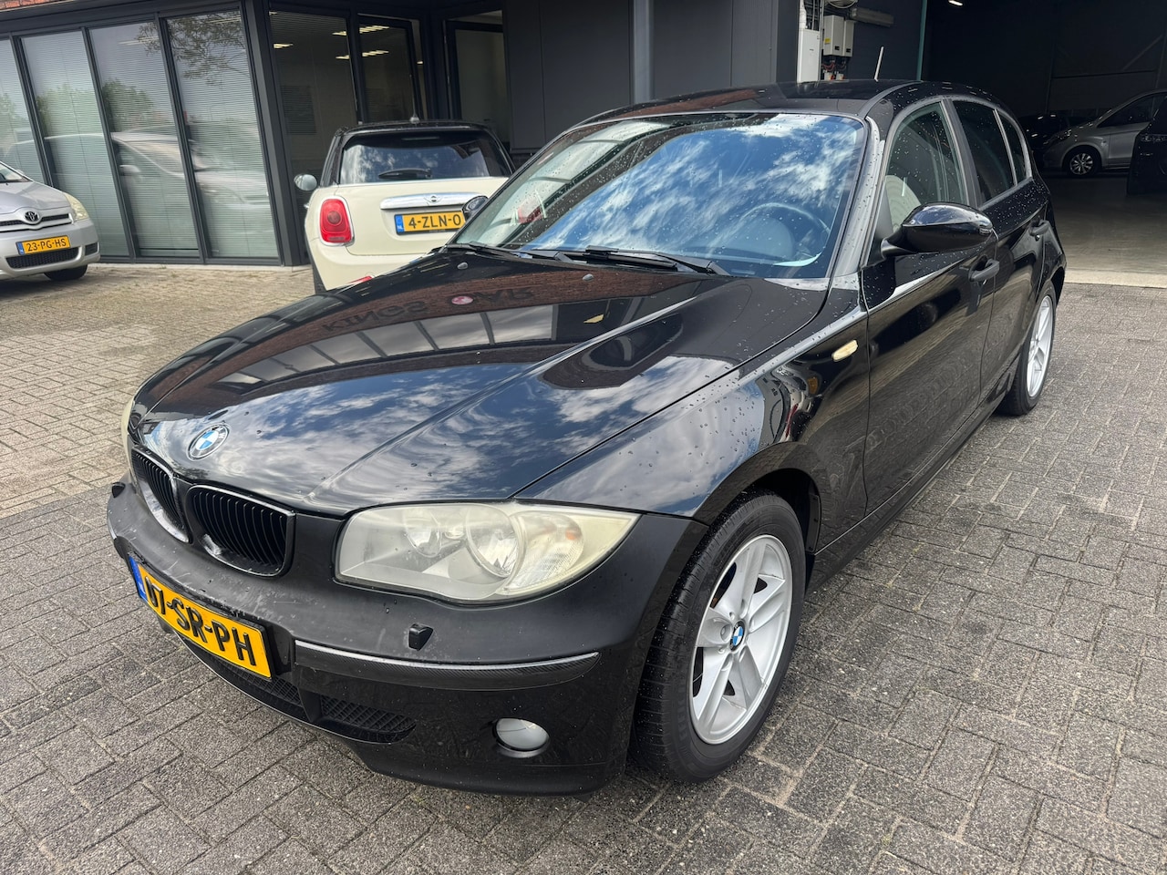 BMW 1-serie - 116i Business Line 5DRS AIRCO IN NOODLOOP - AutoWereld.nl