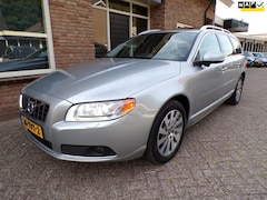 Volvo V70 - 1.6 T4 Limited Edition Automaat / Leder / Navi / Trekhaak Afneembaar