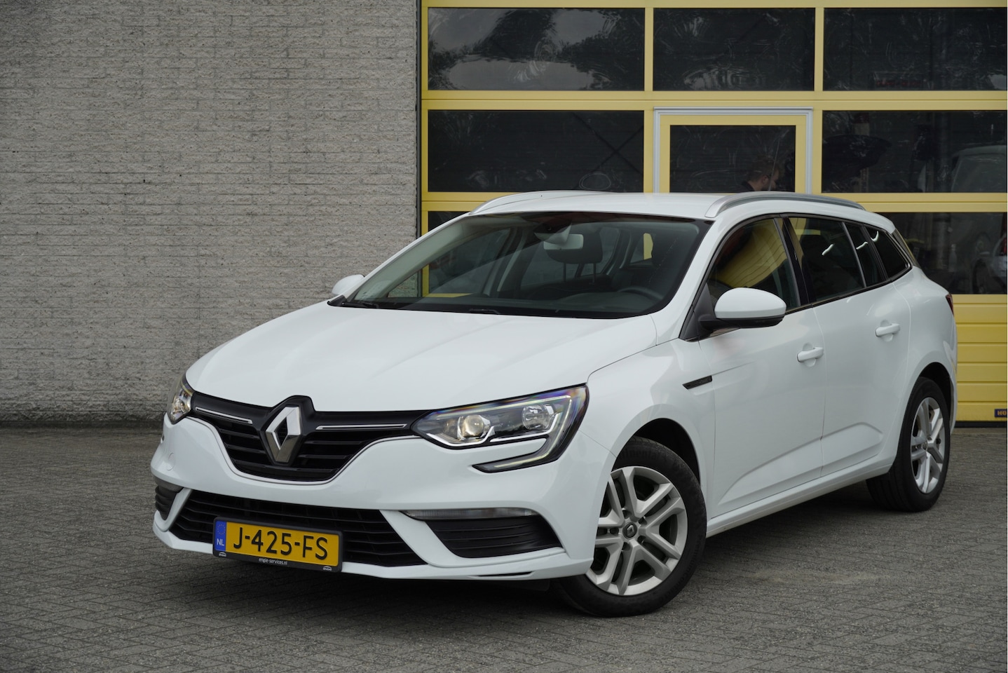 Renault Mégane Estate - 1.3 TCe Zen BJ2020 Led | Pdc | Navi | Climate control | Cruise control | Getint glas - AutoWereld.nl