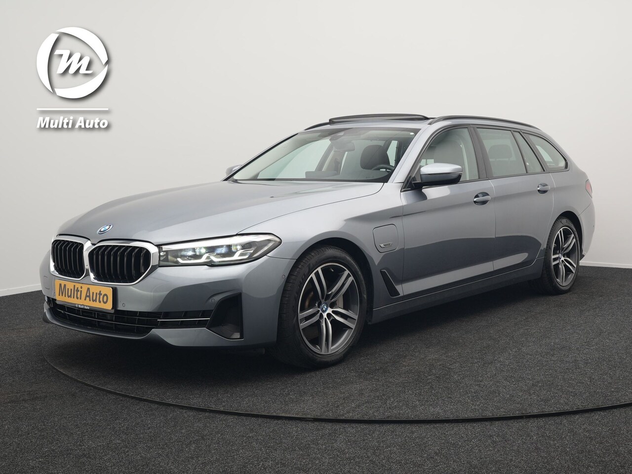 BMW 5-serie Touring - 530e Executive Plug In Hybrid 293pk Dealer O.H PHEV | Panodak | Harman Kardon | Camera | L - AutoWereld.nl