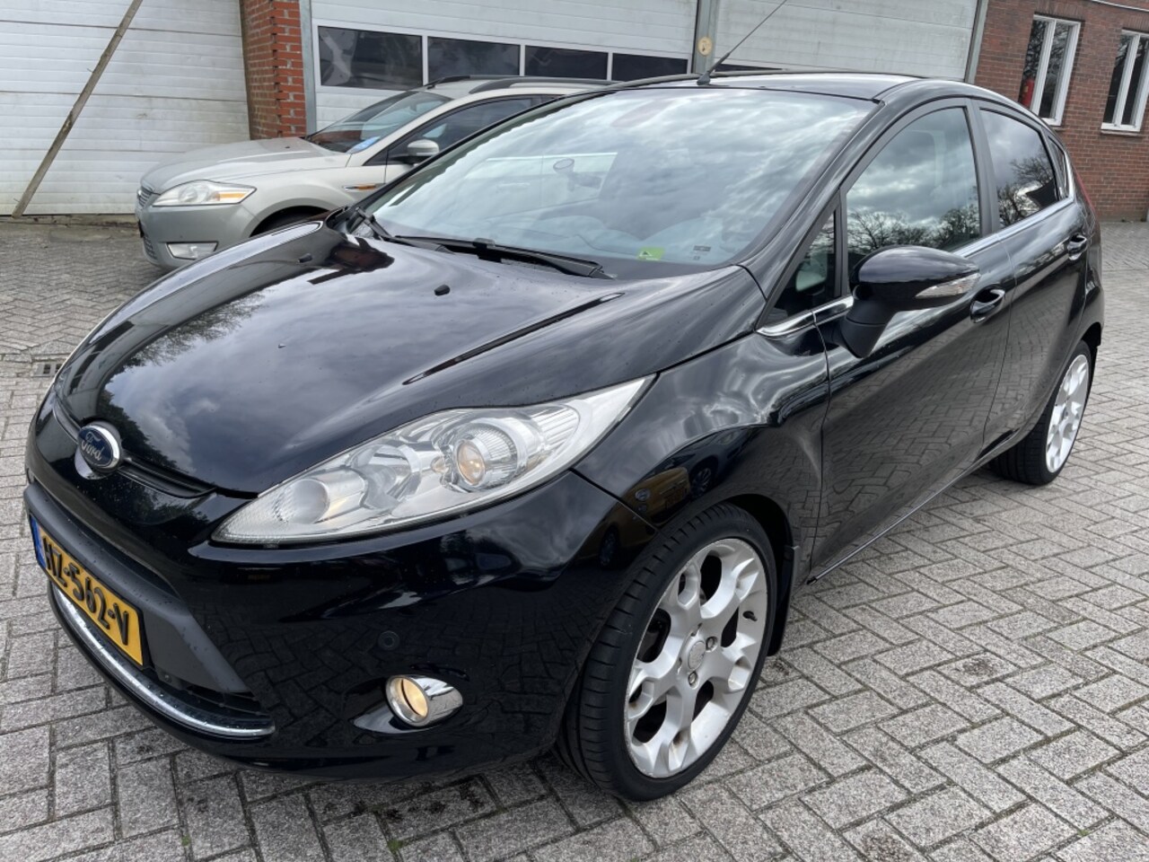 Ford Fiesta - 1.6 Ghia Airco Navigatie - AutoWereld.nl