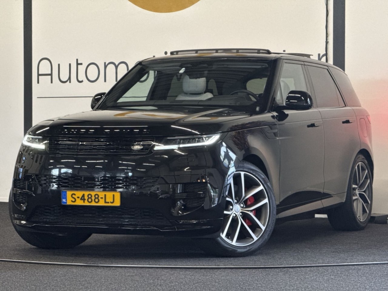 Land Rover Range Rover Sport - P510e FIRST EDITION | CARBON | ENTERTAINMENT ACHTER | MERIDIAN - AutoWereld.nl
