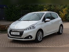 Peugeot 208 - 1.2 PureTech Allure Peugeot 208 1.2 83pk, 2019, Allure weinig km veel opties als nieuw.