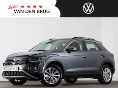 Volkswagen T-Roc - 1.5 TSI Life | LED | Achteruitrijcamera | Trekhaak | Navigatie |
