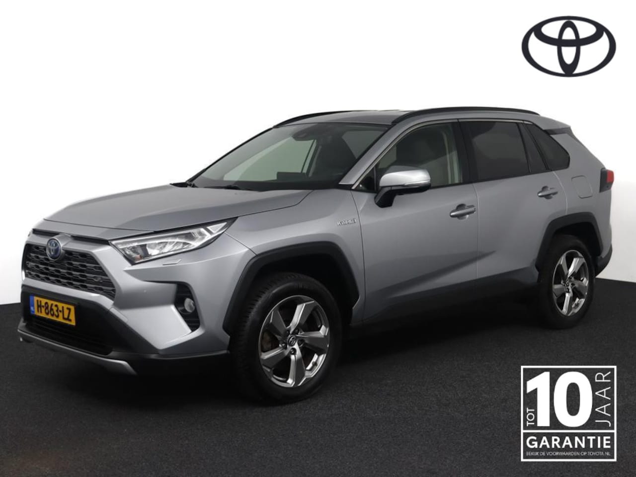 Toyota RAV4 - 2.5 Hybrid First Edition | Navigatie | Parkeer sensoren | Stoelverwarming | Stuurwielverwa - AutoWereld.nl