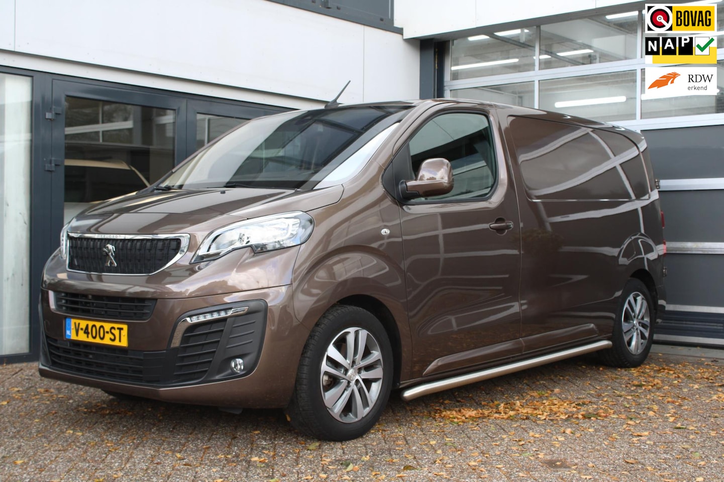 Peugeot Expert - 227S 2.0 BlueHDI 180 Premium Pack 227S 2.0 BlueHDI 180 Premium Pack - AutoWereld.nl