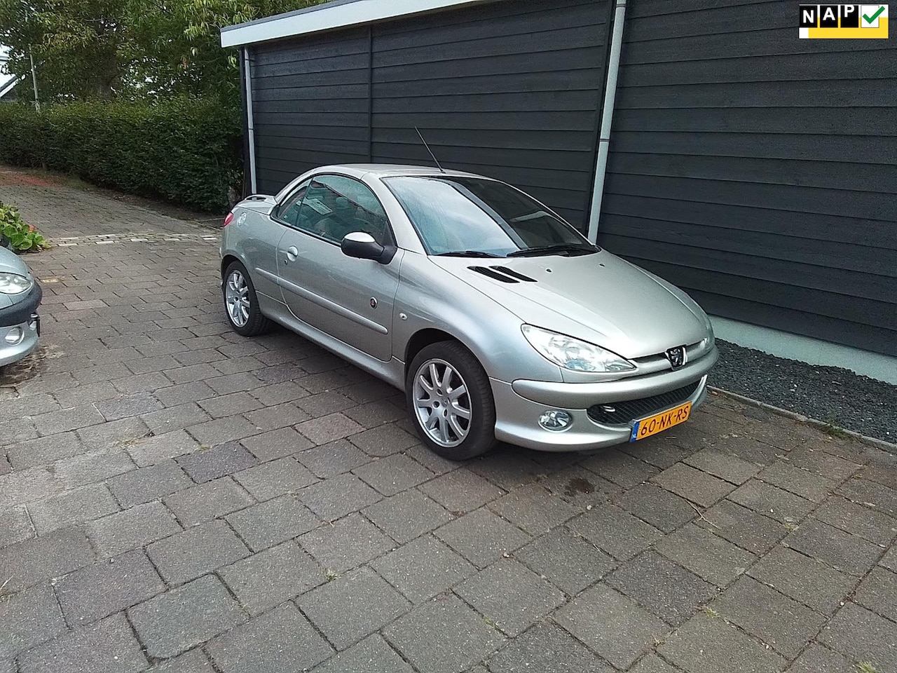 Peugeot 206 CC - 1.6-16V Roland Garros airco ecc Leerbkl lmv Zeer lux,s - AutoWereld.nl