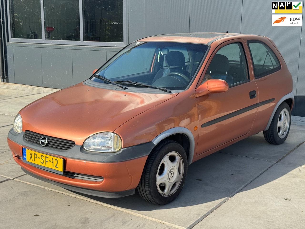 Opel Corsa - 1.2i 16V Sport Corsa B 1999 Opendak Crossauto Budget - AutoWereld.nl