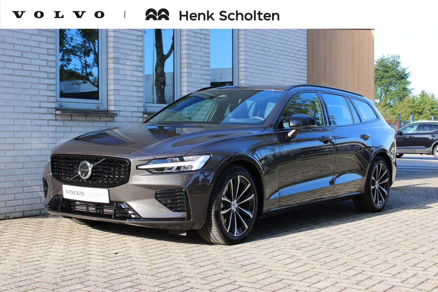Volvo V60 - 2.0 T6 Plug-in hybrid AWD Plus Dark - AutoWereld.nl