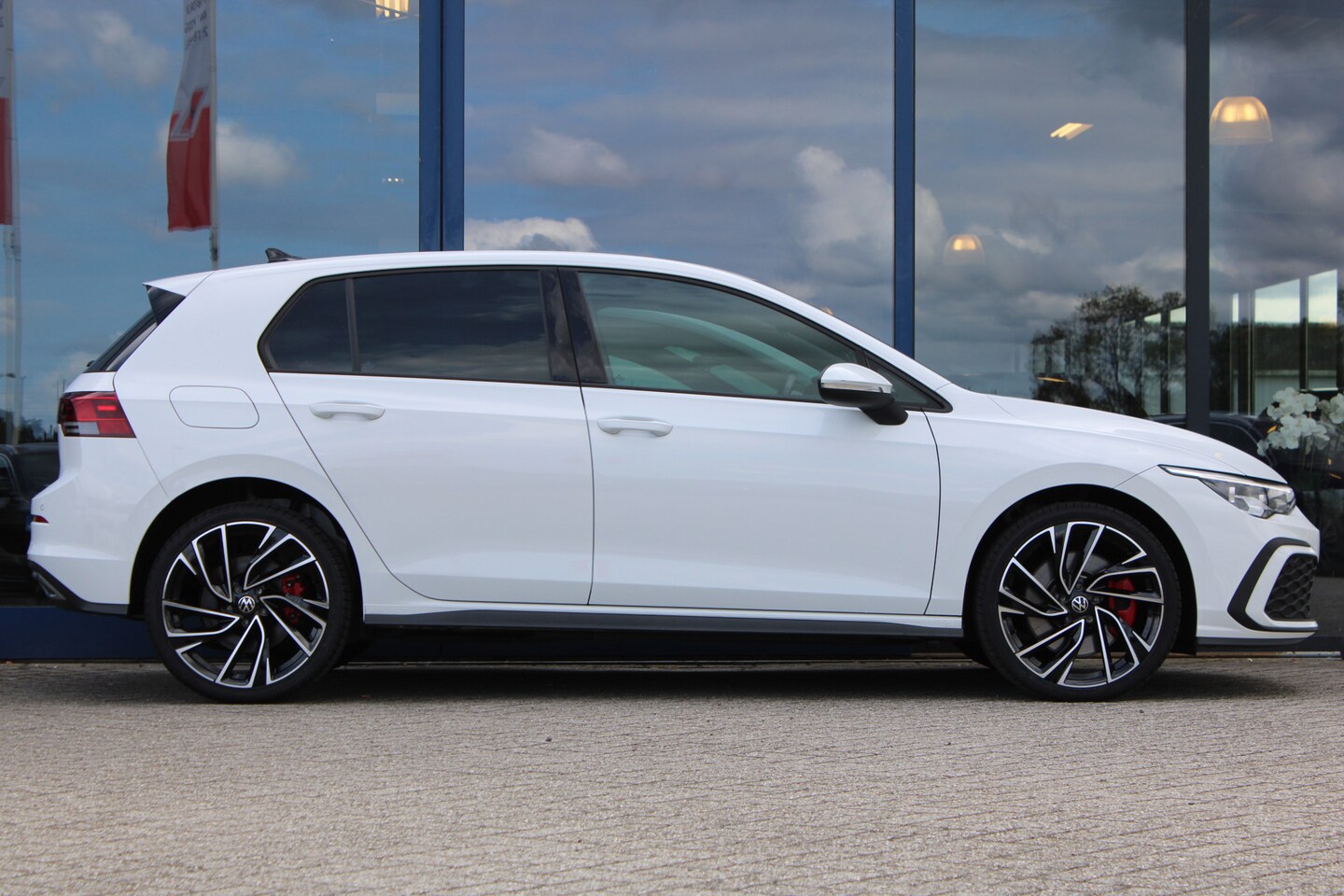 Volkswagen Golf - 1.4 eHybrid GTE 245PK NAVI CARPLAY SFEER 19'' ADELAIDE - AutoWereld.nl