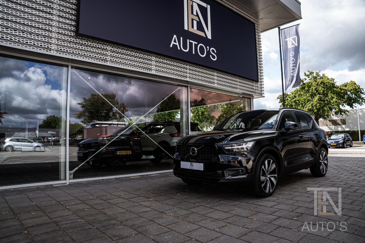 Volvo XC40 - T4 Recharge R-Design | Camera | Harman/Kardon | Keyless | Panodak | 20" - AutoWereld.nl
