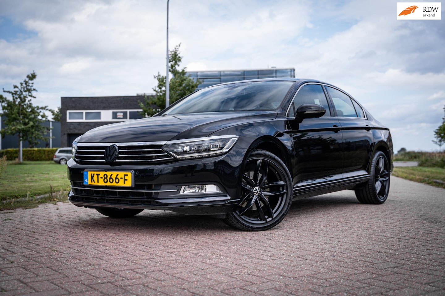 Volkswagen Passat - 1.8 TSI Business Edition R 1.8 TSI Business Edition R - AutoWereld.nl