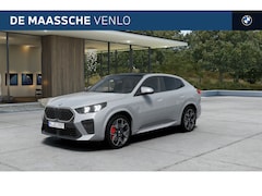 BMW X2 - sDrive20i High Executive M Sport Automaat / Panoramadak / Trekhaak / Sportstoelen / Parkin
