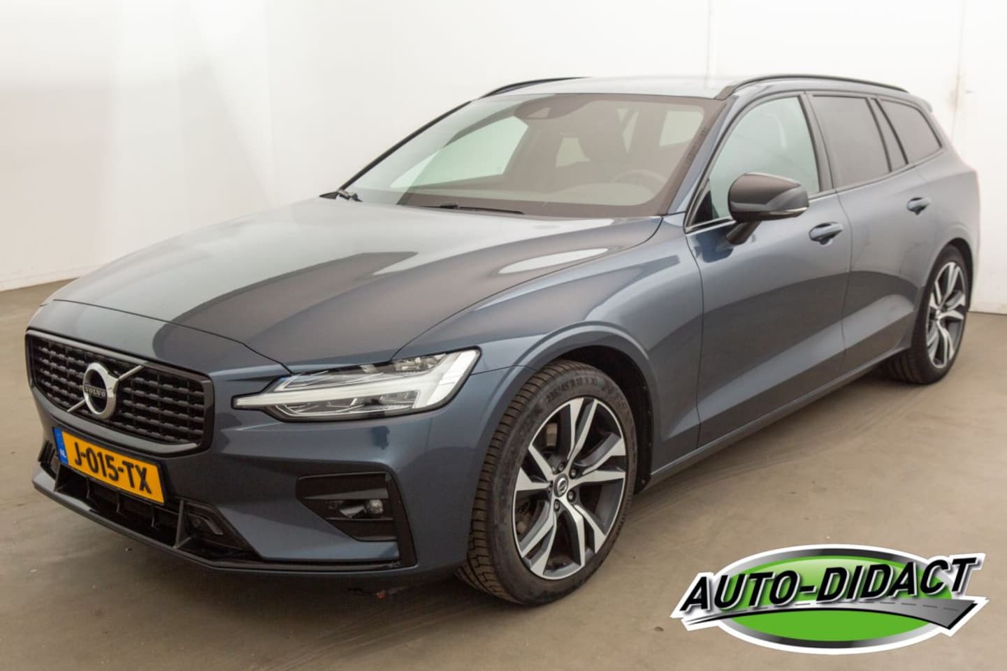 Volvo V60 - V-60 2.0 B4 Automaat Clima Navi Leder R-Design - AutoWereld.nl
