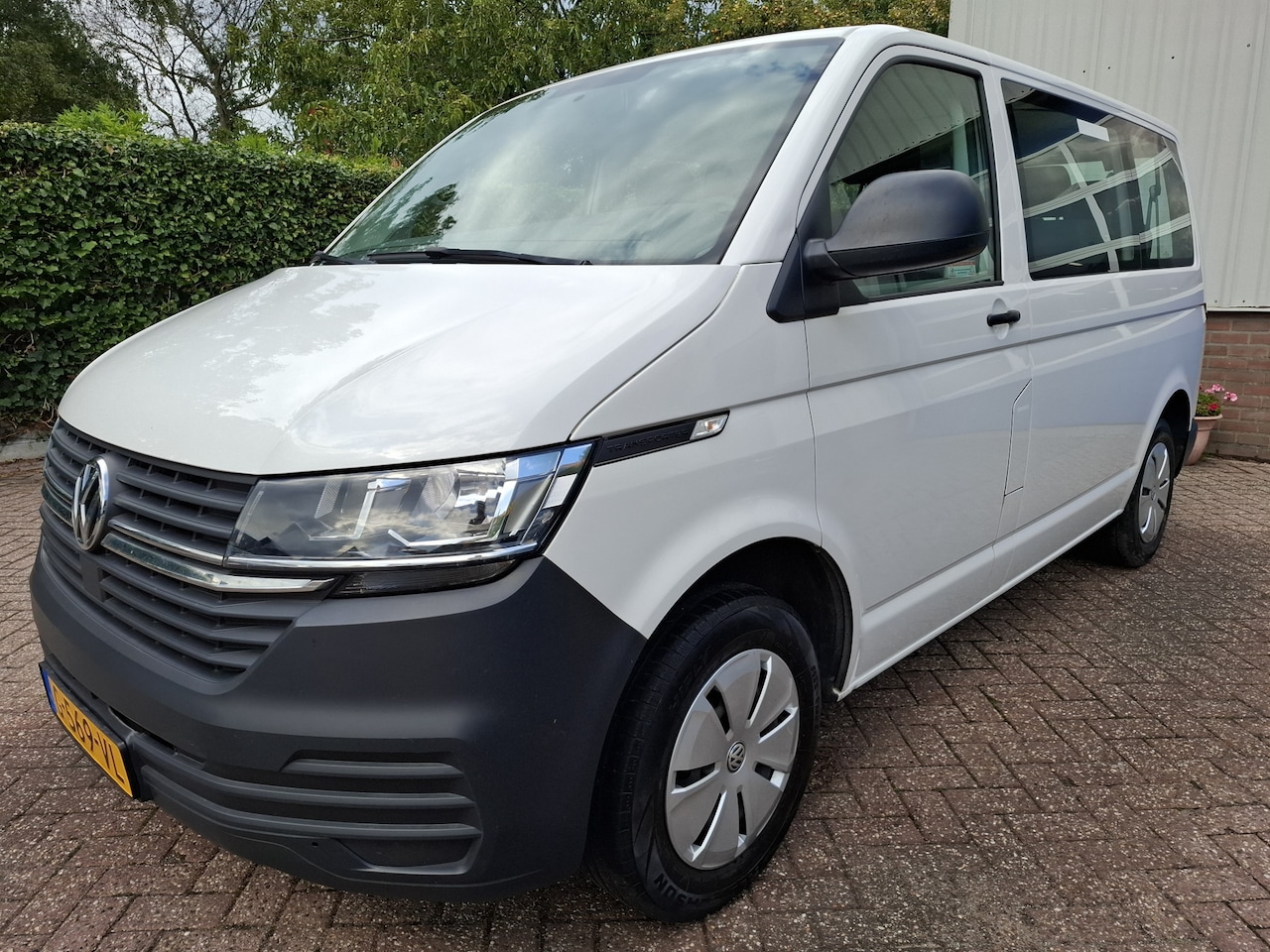 Volkswagen Transporter Kombi - 2.0 TDI L1H1 24995.- INCL BTW 9-PERSOONS NIEUW MODEL 110PK - AutoWereld.nl
