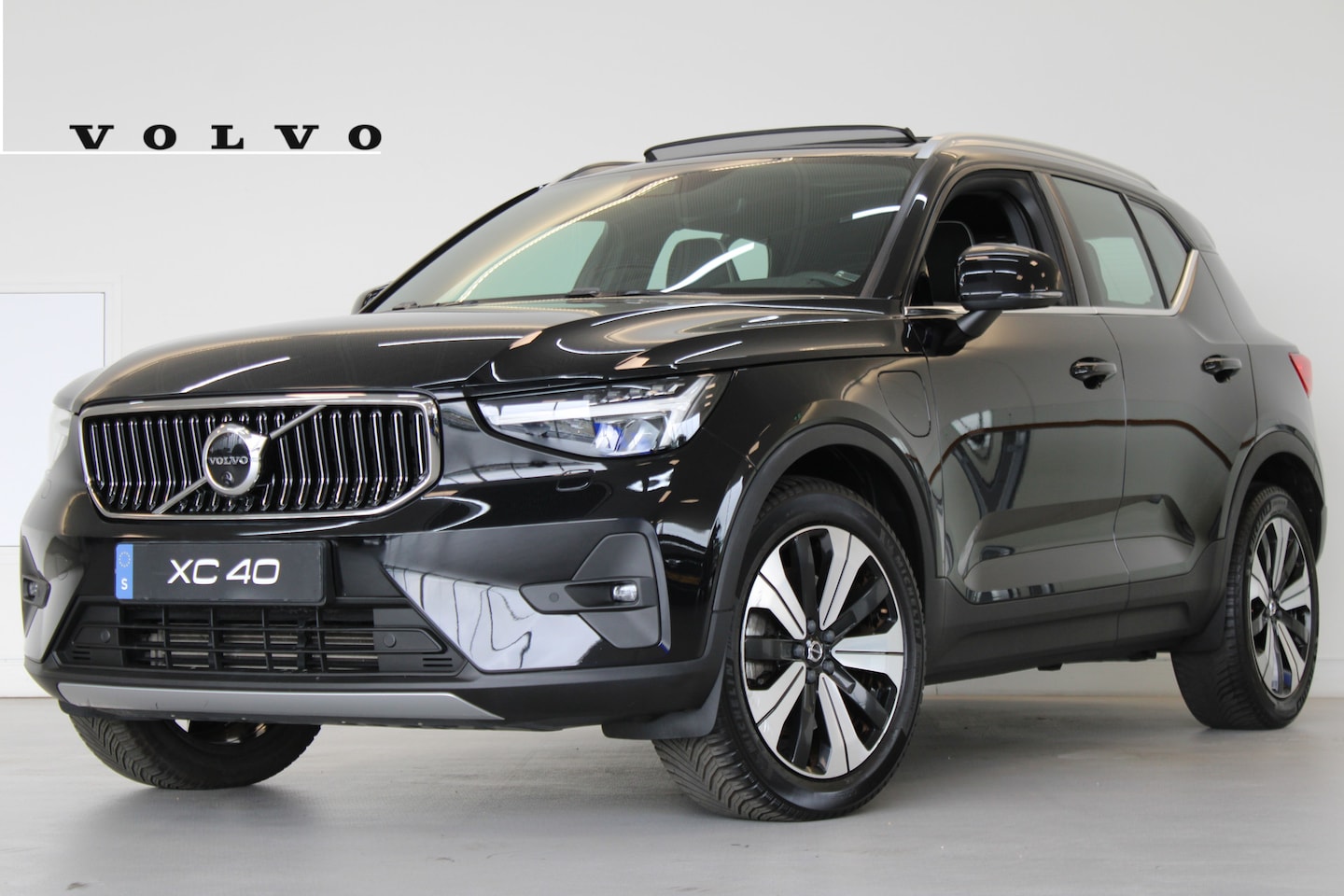 Volvo XC40 - T5 262PK Plug-In Hybrid Ultimate Bright | 360º | Adap Cruise. | HK Audio | Blis | Panorama - AutoWereld.nl