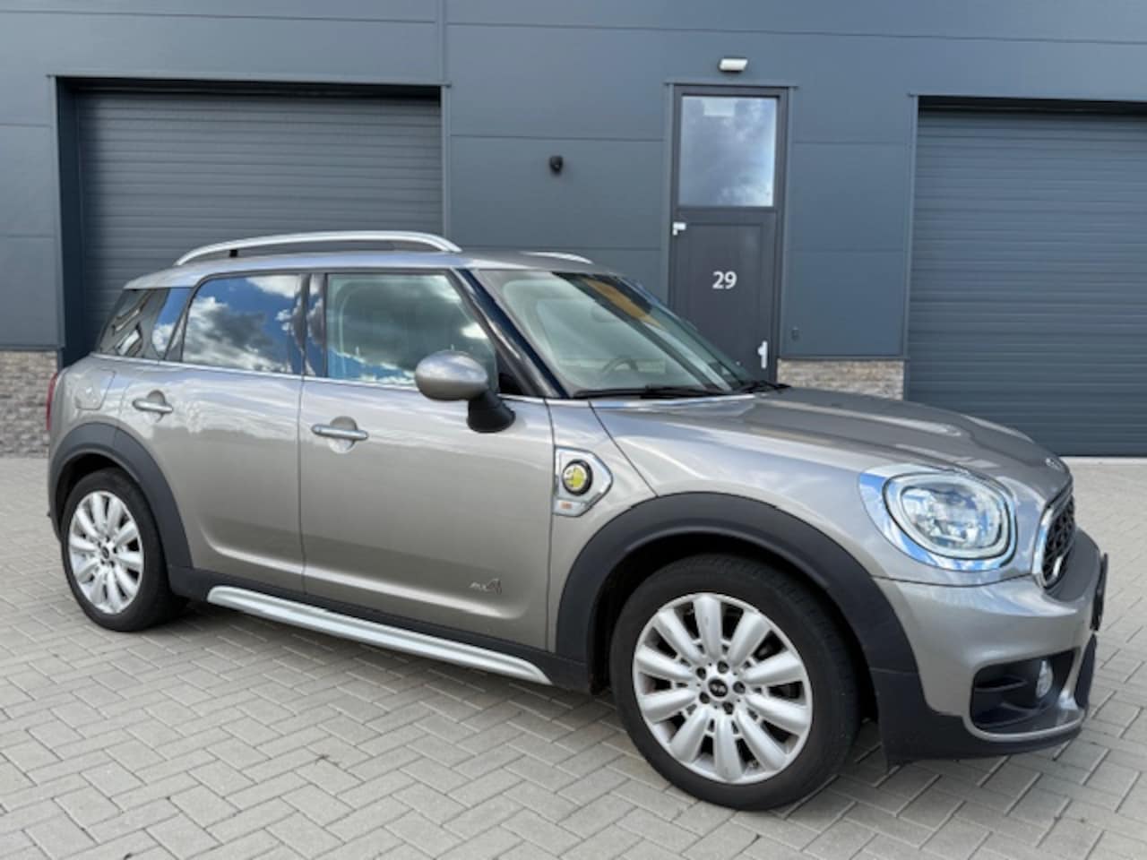 MINI Countryman - Mini 2.0 Cooper S E ALL4 Chili Trekhaak afneembaar / Driver assist Pack ! - AutoWereld.nl