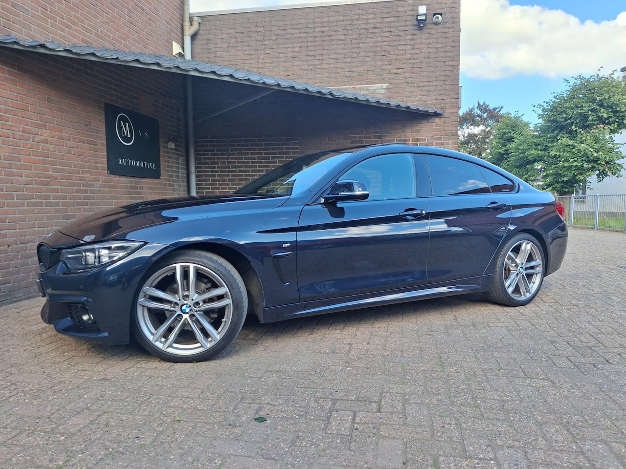 BMW 4-serie Gran Coupé - 420i High Executive M-Sport 184PK Panoramadak / Apple Carplay / Sport Automaat / Navigatie - AutoWereld.nl